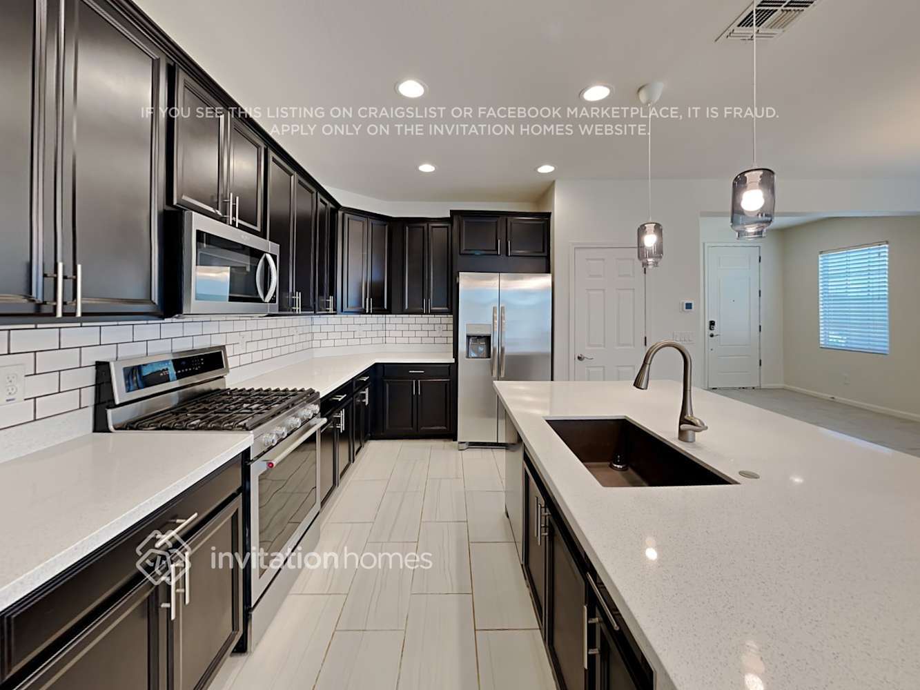Building Photo - 712 S 201st Ln