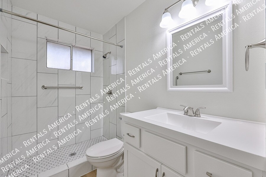 Building Photo - 12450 N Augusta Dr