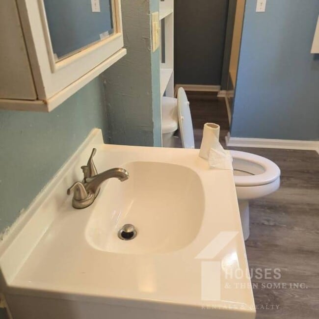 Building Photo - 108 Davis St