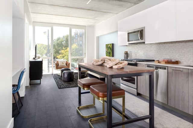 Building Photo - 1664 W Division St