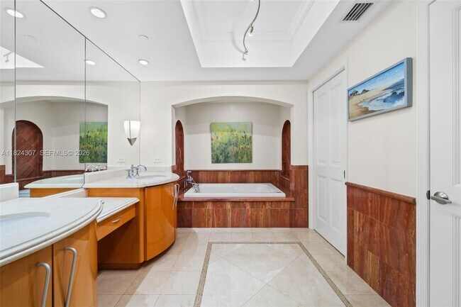 Building Photo - 17875 Collins Ave