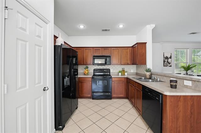 Building Photo - 9846 Cedarcrest Dr