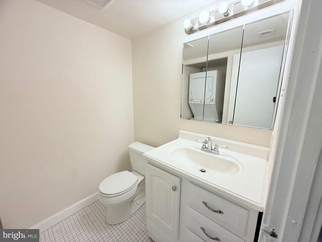 Building Photo - 7598 Gales Ct