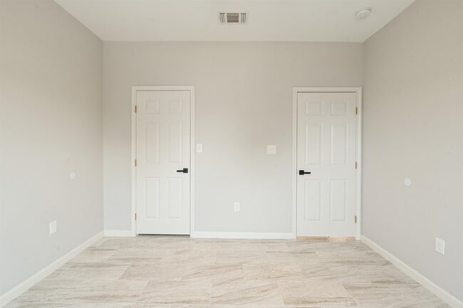 Building Photo - 203 Javier Dr