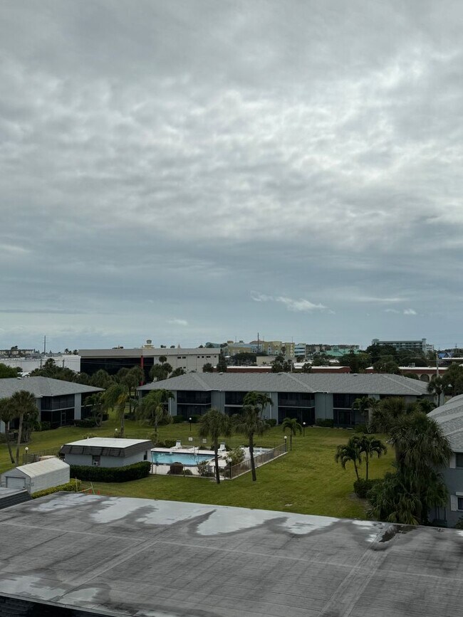 Building Photo - Come enjoy the best of Cocoa Beach!