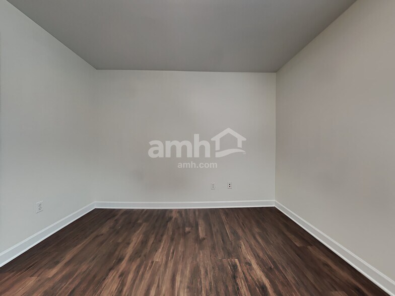 Building Photo - 118 Maywood Drive