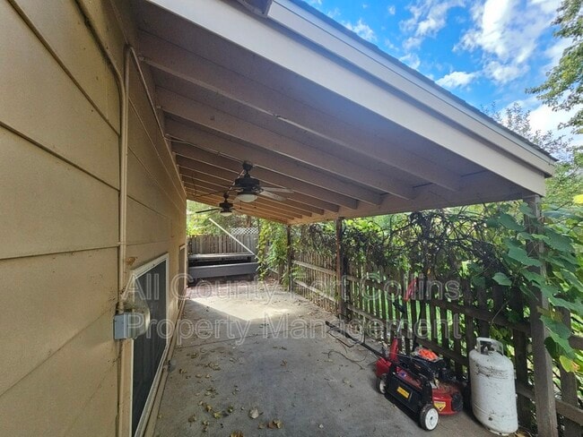 Building Photo - 2625 Adobe Dr