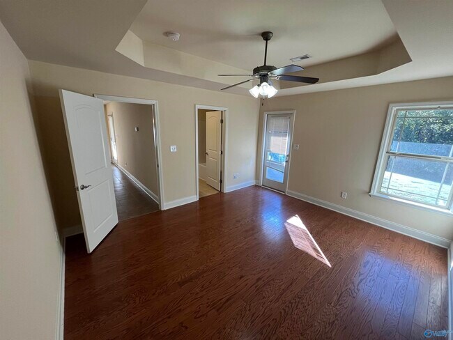 Building Photo - 29886 Park Hill Dr