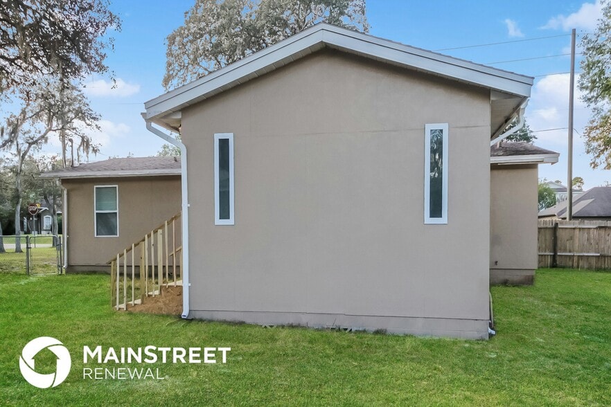 Building Photo - 1260 Palm Dr