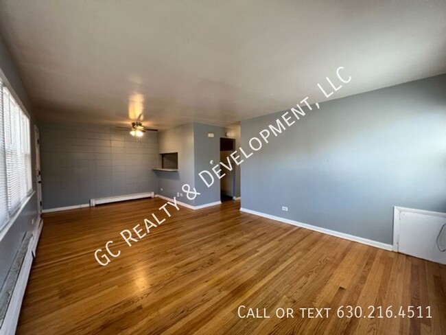 Building Photo - ****2ND FLOOR / 2 BDRM / 1 BTH / APPLIANCE...