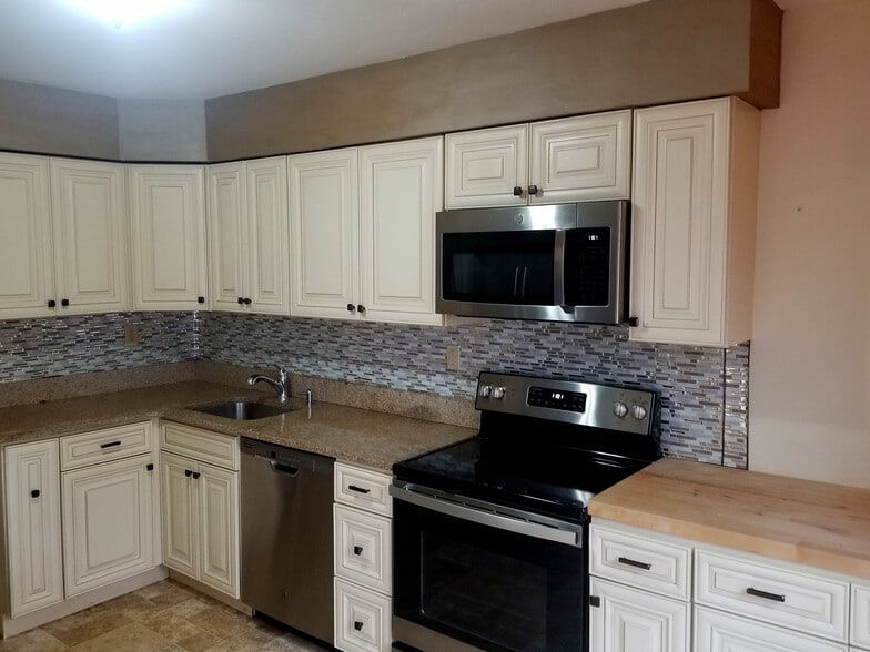 Kitchen - 503 Seminole Gdns