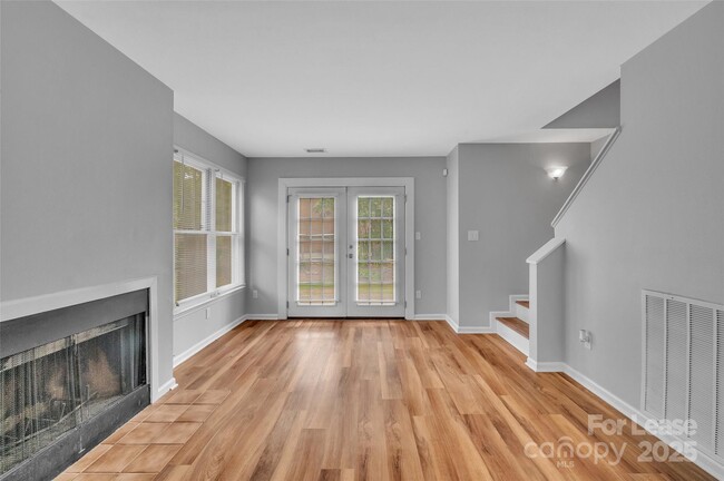 Building Photo - 3142 Driftwood Dr
