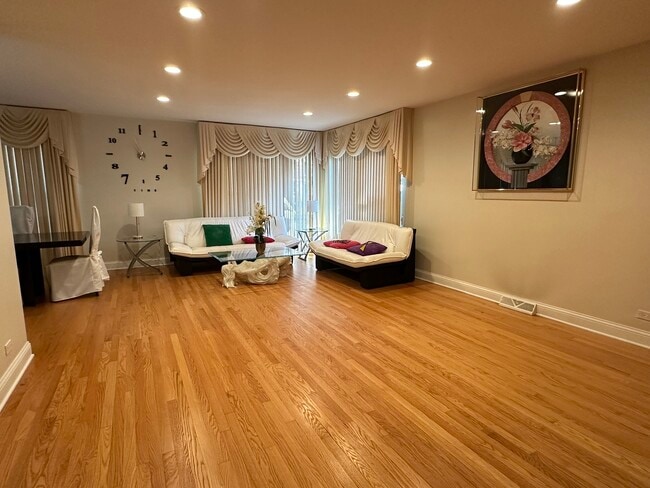 Building Photo - 3929 Jarvis Ave