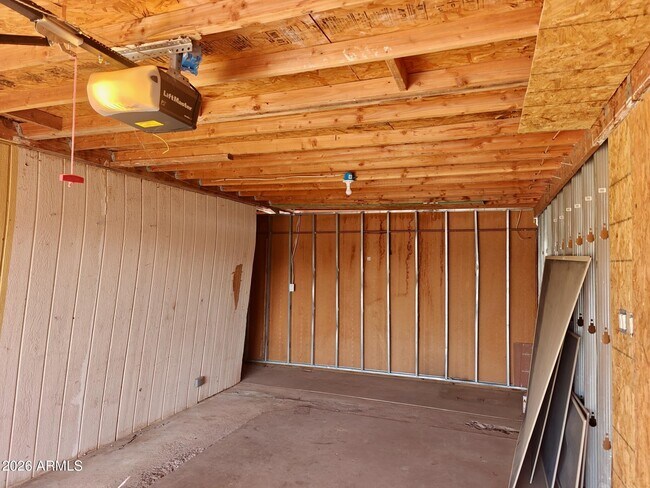 Building Photo - 251 W Buist Ave