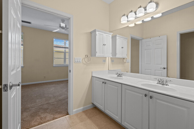 Building Photo - 147 Greenwich Cir