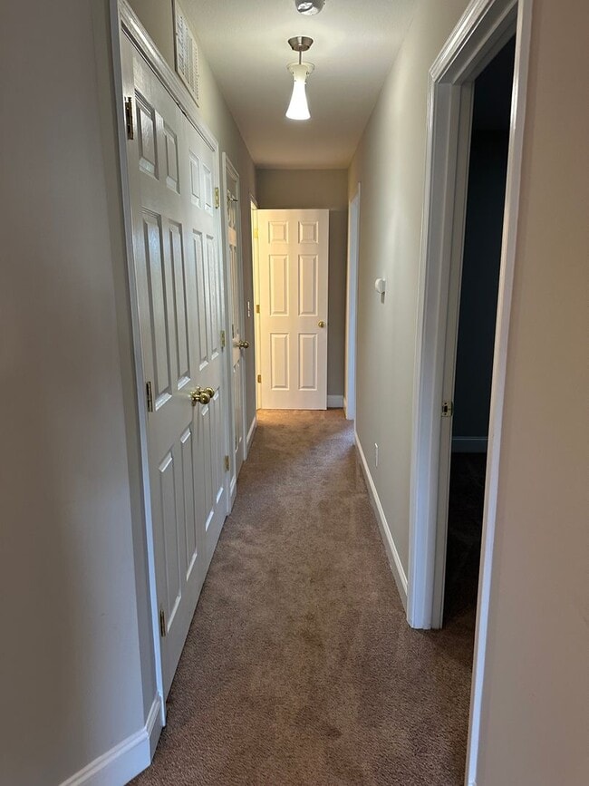 Building Photo - Nice 3 bedroom, 2.5 bath townhouse at Silv...