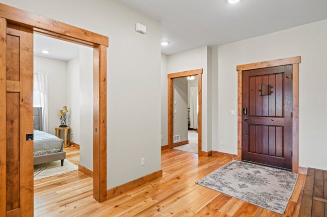 Building Photo - 498 S Badger Trail