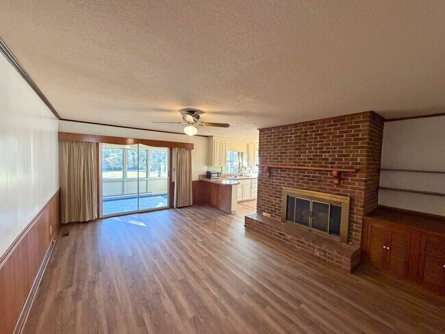 Building Photo - 222 Knox Dr