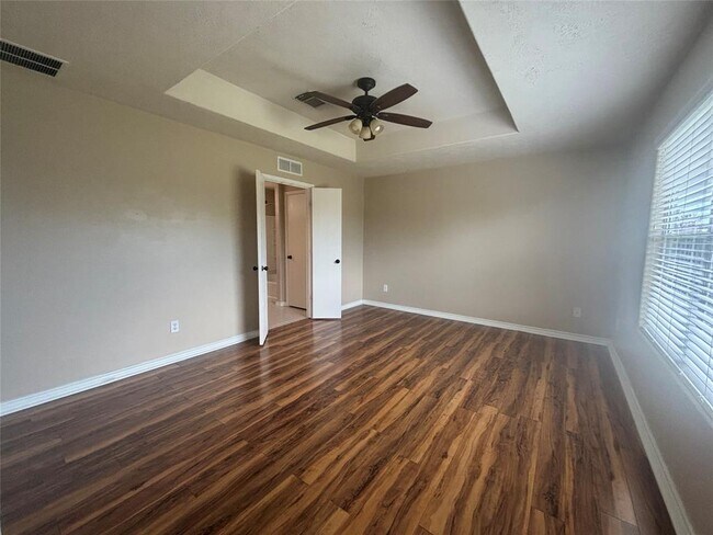 Building Photo - 5214 Ginseng Dr