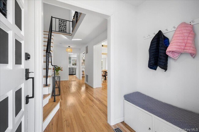 Building Photo - 19 Sherwood Dr