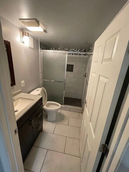 Building Photo - 113 Webster St NE