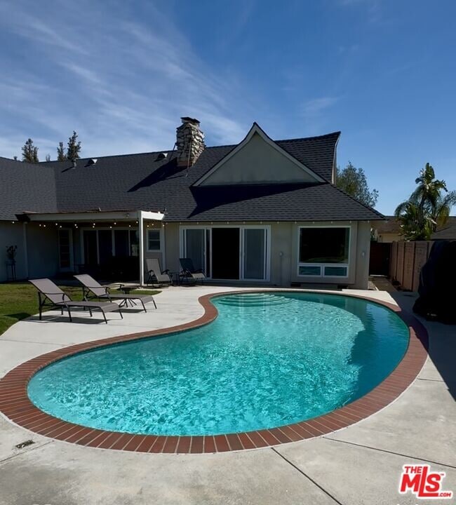 Building Photo - 4561 Don Felipe Dr