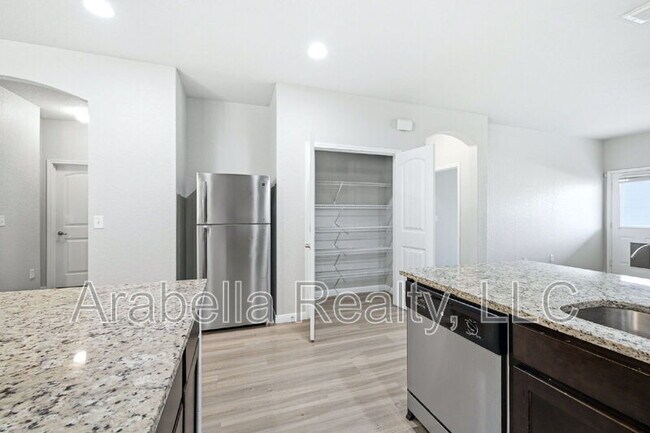 Building Photo - 5950 Larkspur Valley