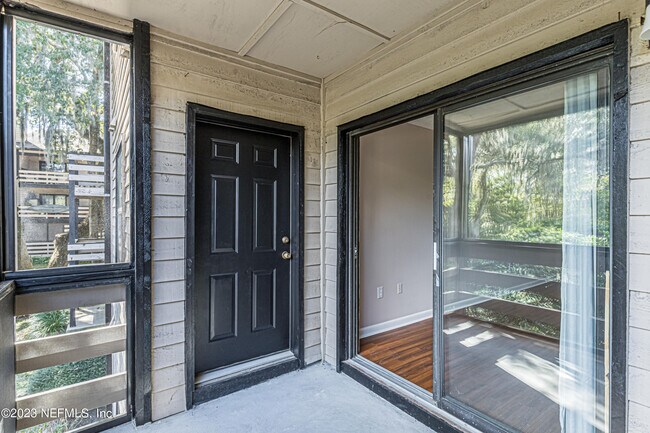 Building Photo - 1604 Arcadia Dr