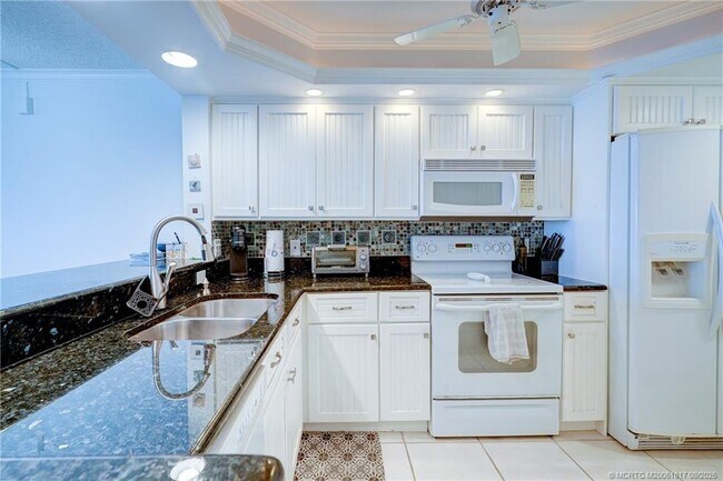 Building Photo - 10 NE Plantation Rd