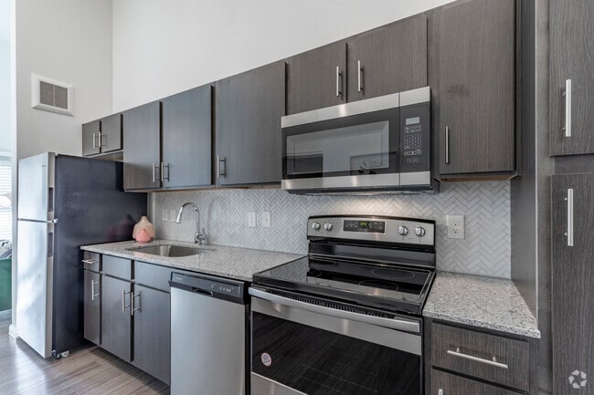 Studio, 1BA - 483 SF - MedWest Apartments