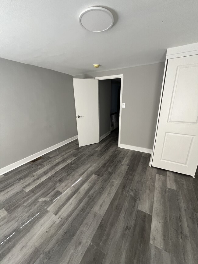 Building Photo - 3030 W 2nd St