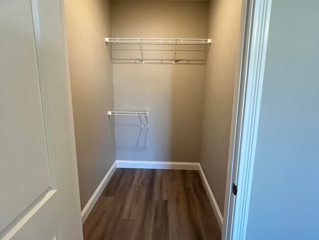 Building Photo - 813 Brush Crk St