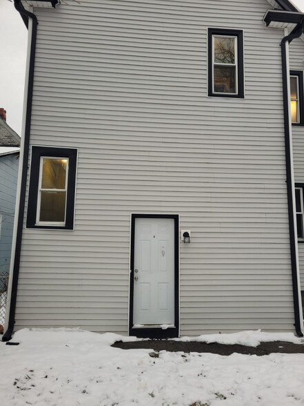 Building Photo - 112 19th St