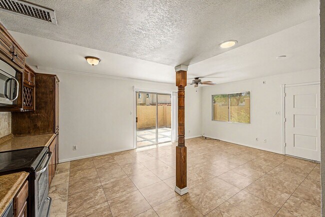 Building Photo - ***INCREDIBLE TOWNHOME with ALL appliances & water, sewer, trash INCLUDED!