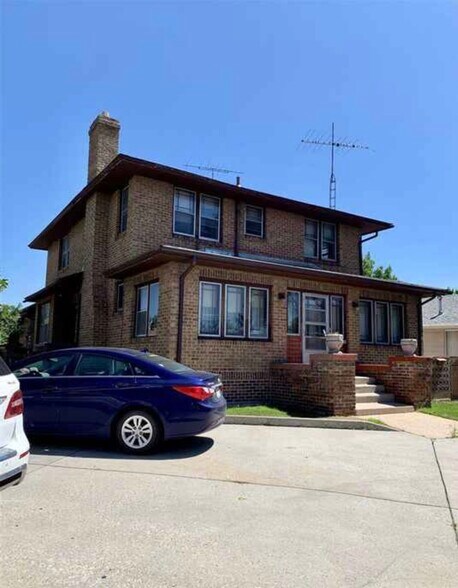 Building Photo - 205 E Pershing Blvd