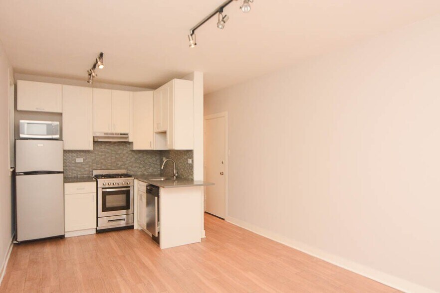 Building Photo - 511 W Belmont Ave