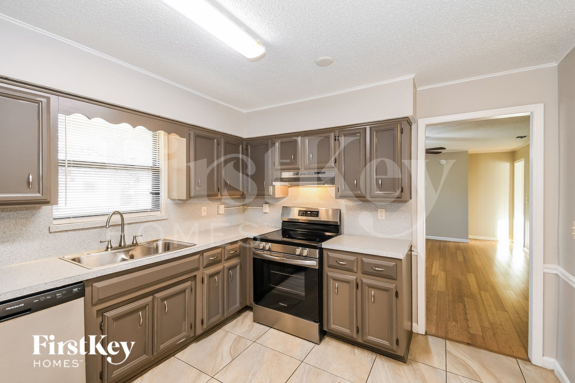 Building Photo - 2462 Ridgecrest Ave