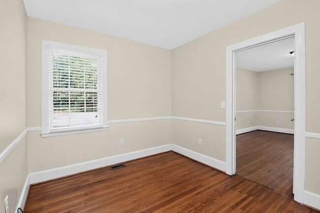 Building Photo - Well Maintained 2BD/1BA Brick Home in Charlotte, NC!