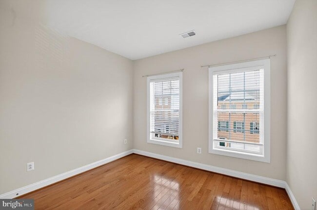 Building Photo - 333 Caldwell Terrace SE