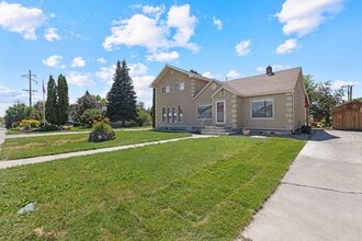 Building Photo - 4 BED 2.5 BATH HOME IN REXBURG