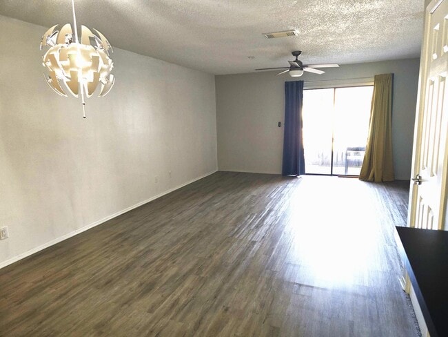 Building Photo - Updated 2-bedroom, 2.5-bath townhome