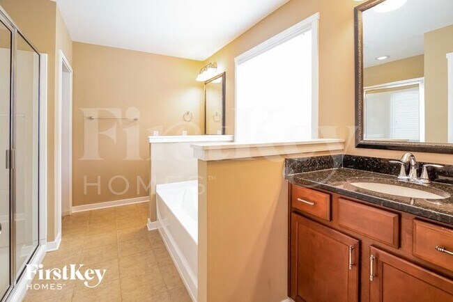 Building Photo - 4952 Ballantine Dr