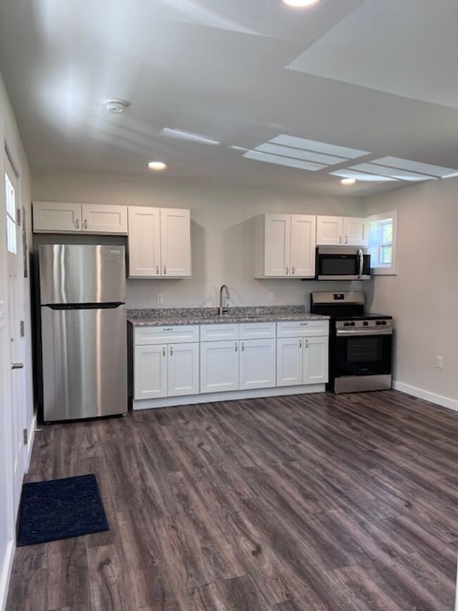 Building Photo - Beautifully remodeled and completed 1 bedr...