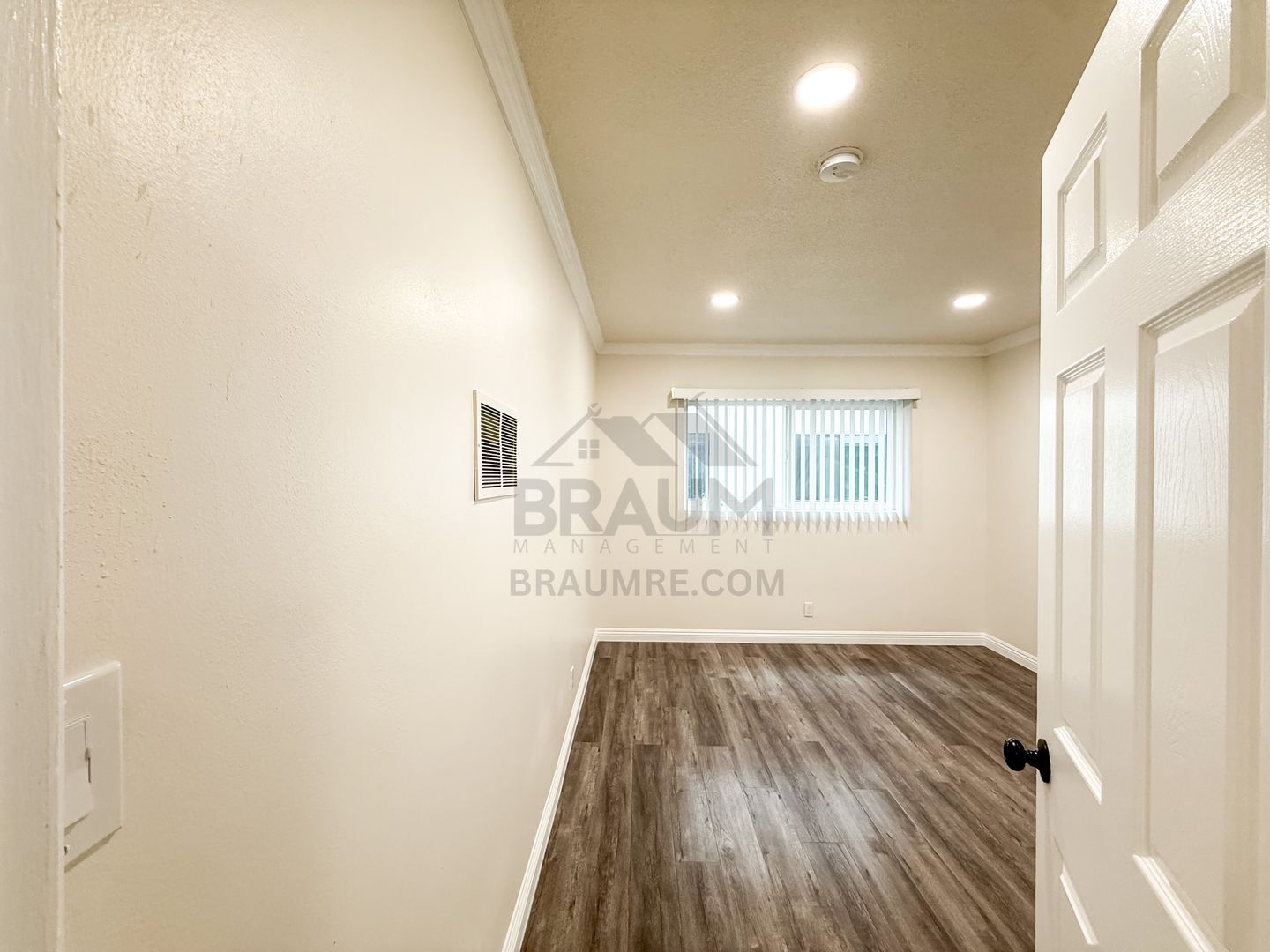 Building Photo - 5917 Laurel Canyon Blvd