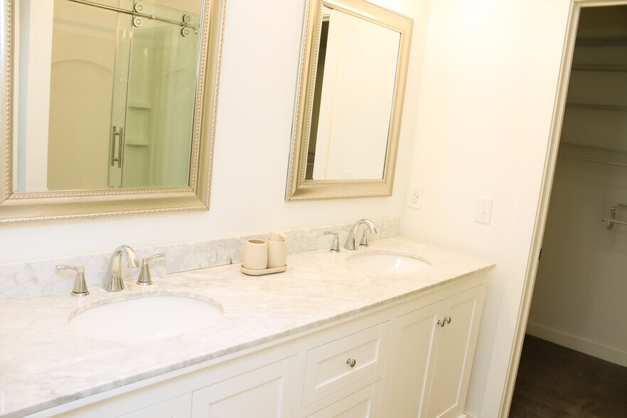 Building Photo - 5015 Reeder St