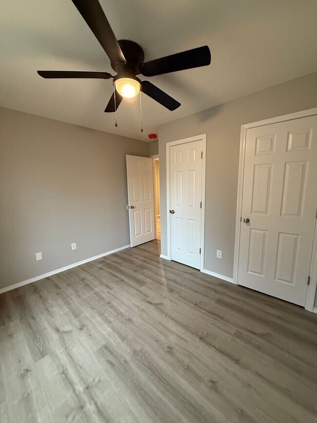 Building Photo - 1420 W Scott St