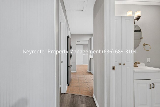 Building Photo - Fully Renovated 2BR/1BA Home for Rent