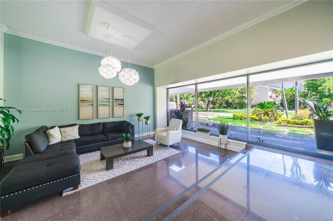 Building Photo - 2500 NE 135th St