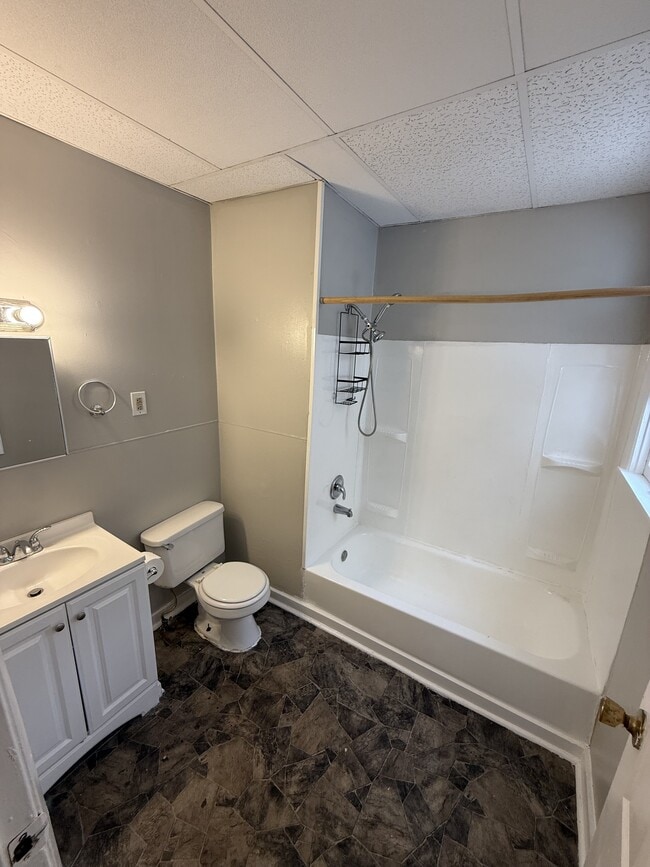 Building Photo - 473 Sherburne Ave