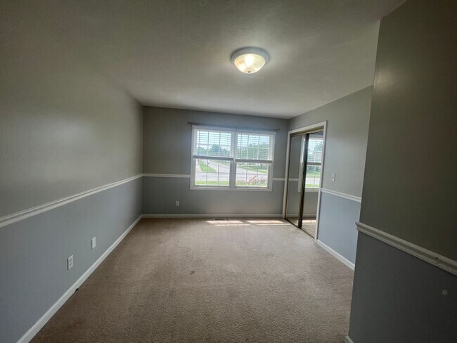 Building Photo - 4 Bedroom 2 Full Bath Chatham!